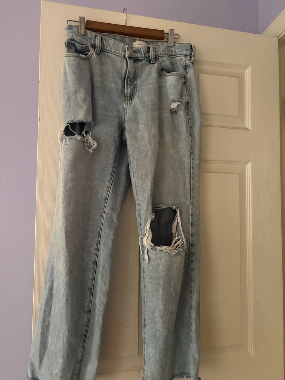 Light Wash Distressed Women’s Jeans